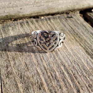 James Avery Scrolled Heart Flower Ring 8